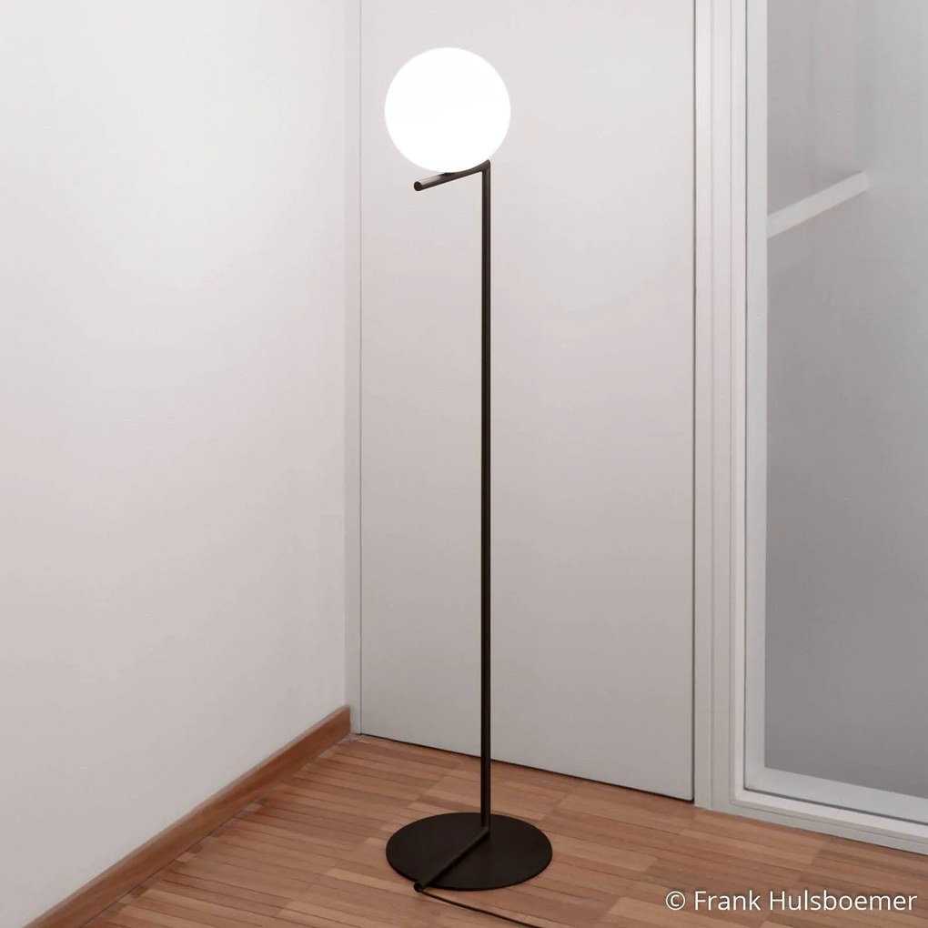 FLOS IC F1 stojaca lampa čierna priemer 20 cm