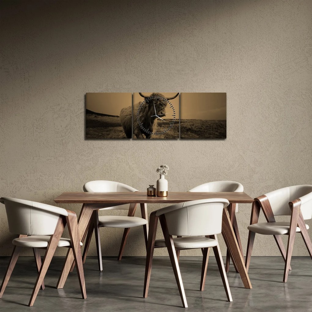 Obraz - Škótska krava v behu (s hodinami) (90x30 cm)