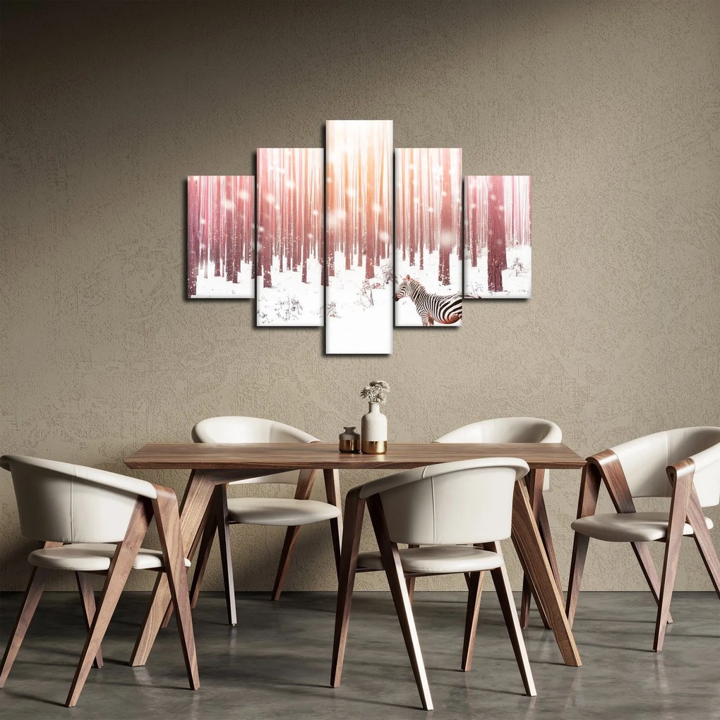 Obraz - Zebra v zasneženom lese (150x105 cm)