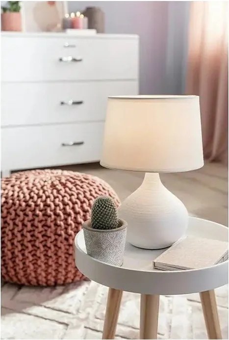 Biela stolová lampa z keramiky a tkaniny Reality Martin, výška 29 cm