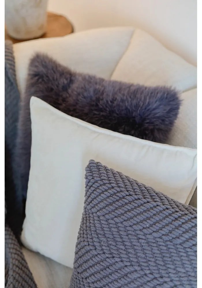 Dekoračný vankúš zo ženilky 45x45 cm Renee – Tiseco Home Studio