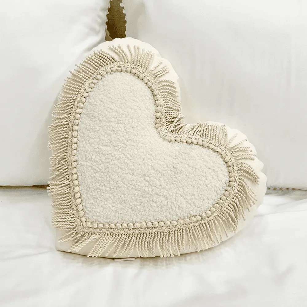 Vankúš srdca Boho vanilka 44cm