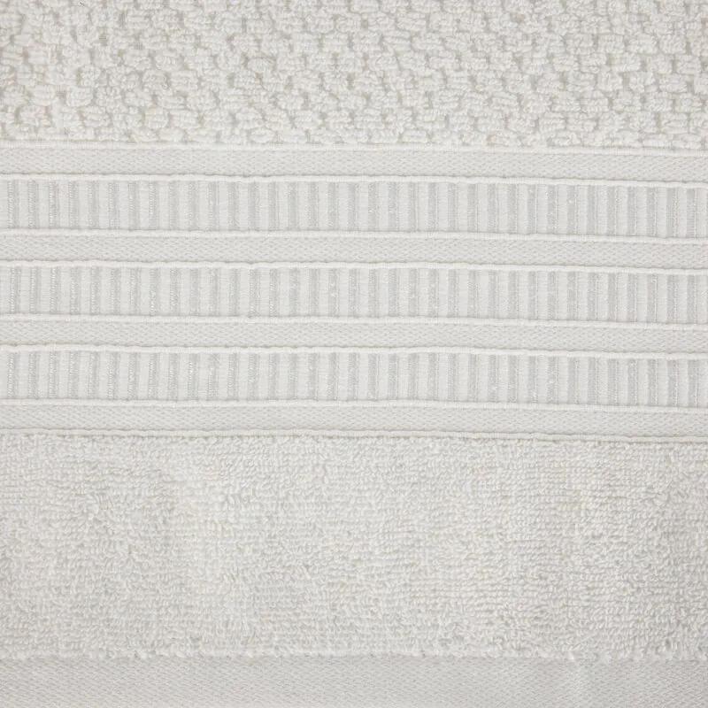 Bavlnený krémový uterák ROSITA s ryžovou štruktúrou a žakárovou bordúrou s geometrickým vzorom Rozmer: 50 x 90 cm