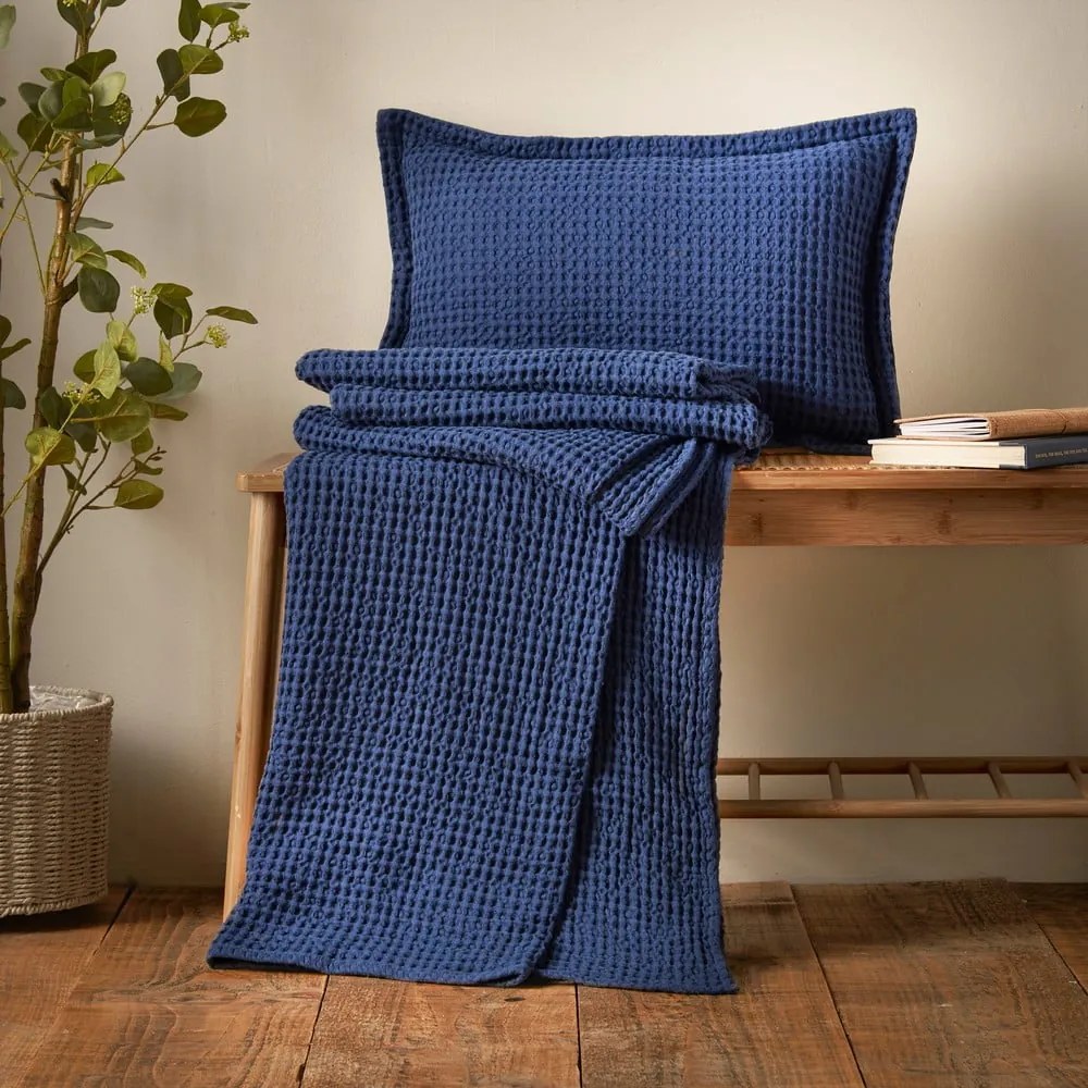 Tmavomodrá bavlnená deka 150x200 cm Jaipur Chunky Waffle – Pineapple Elephant
