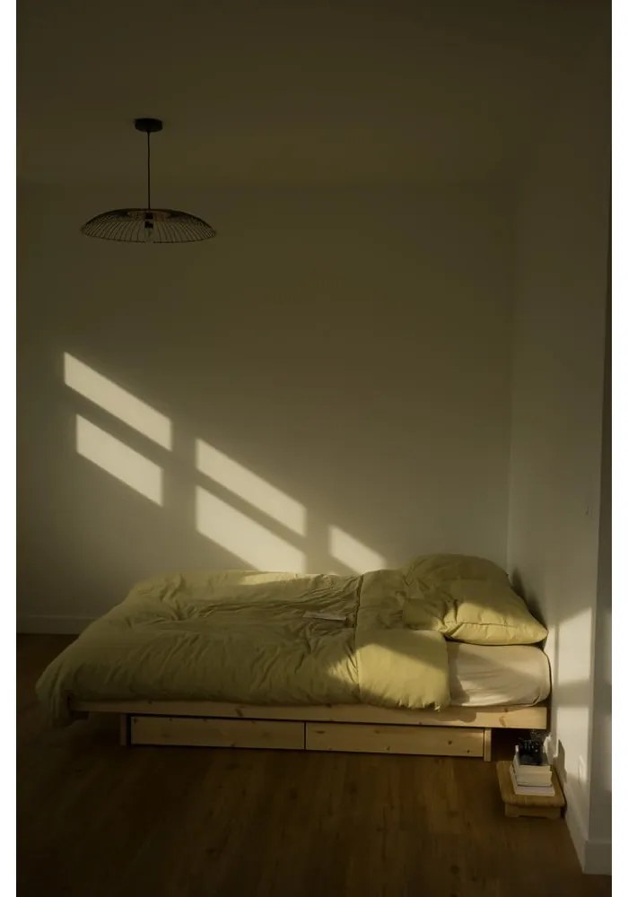 Dvojlôžková posteľ z borovicového dreva s úložným priestorom s roštom 180x200 cm v prírodnej farbe Kanso – Karup Design