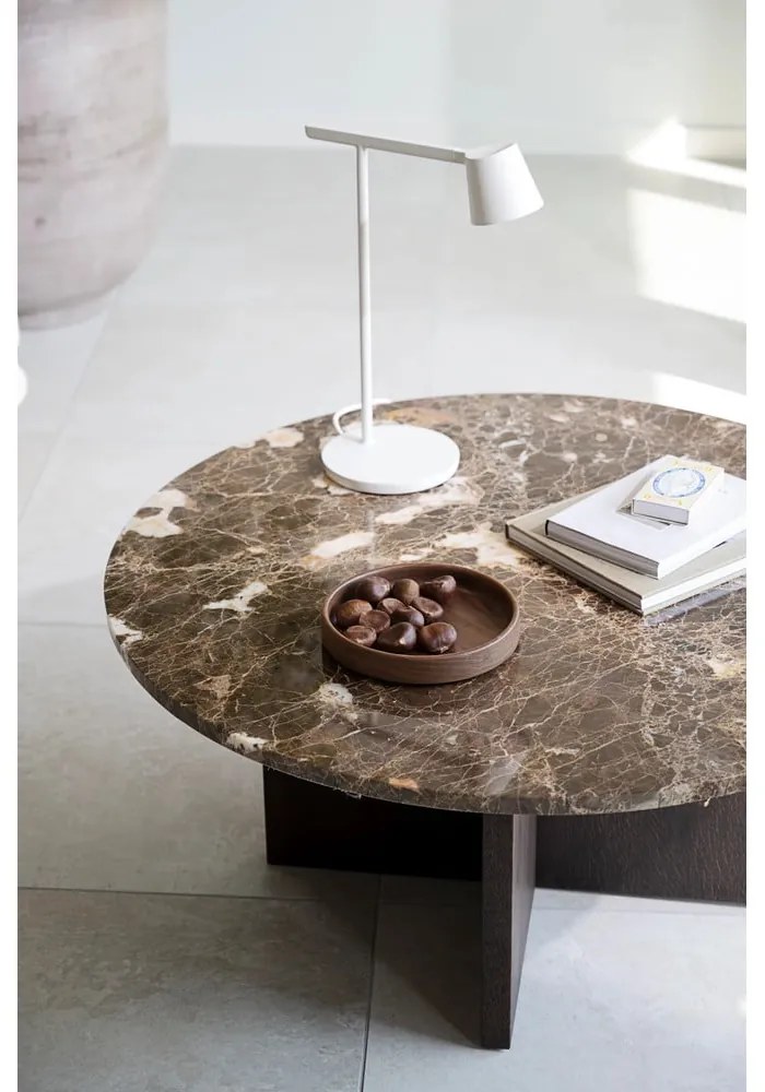Hnedý mramorový okrúhly konferenčný stolík 90x90 cm Brooksville - Rowico