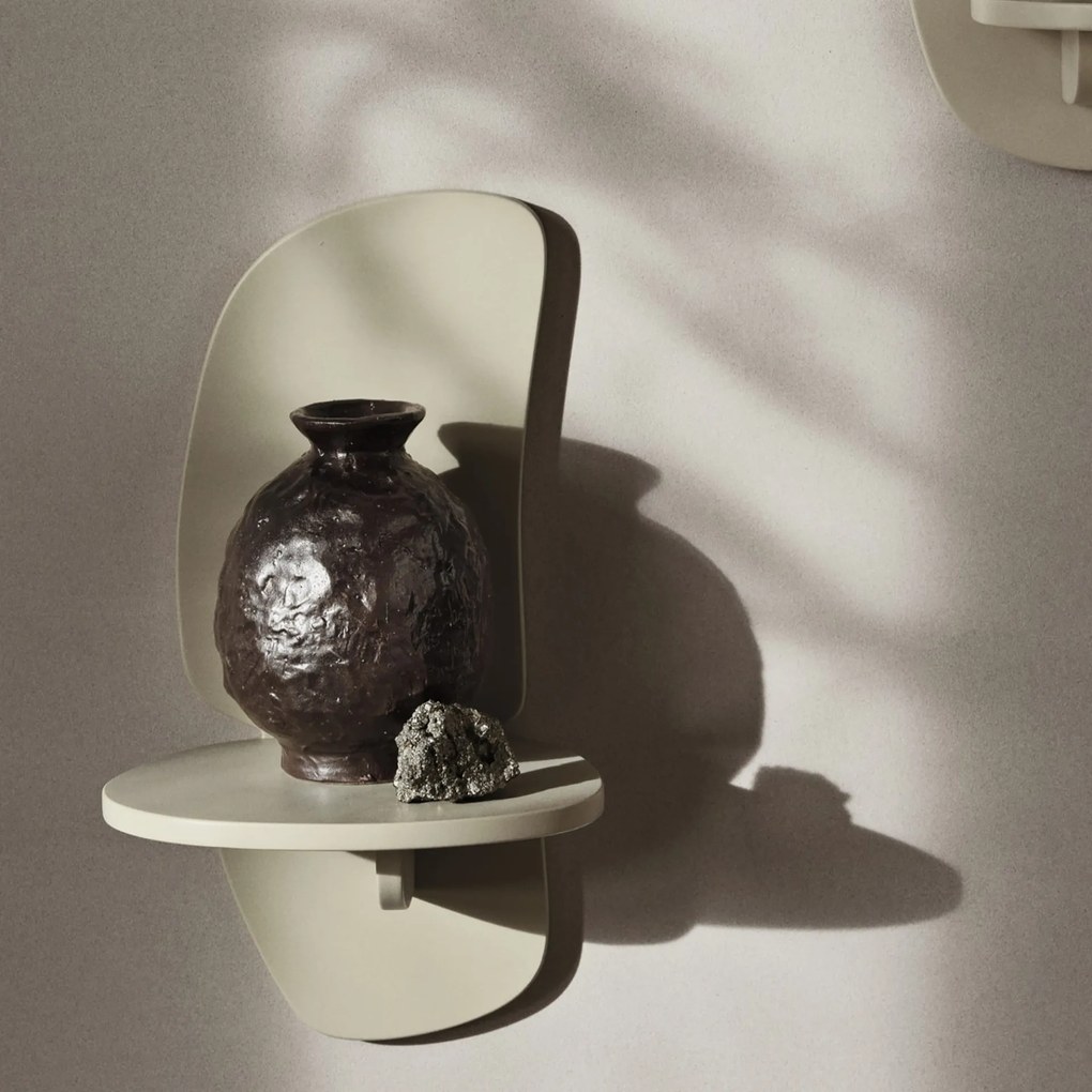 Ferm Living Nástenná polica Pilu Cashmere Large