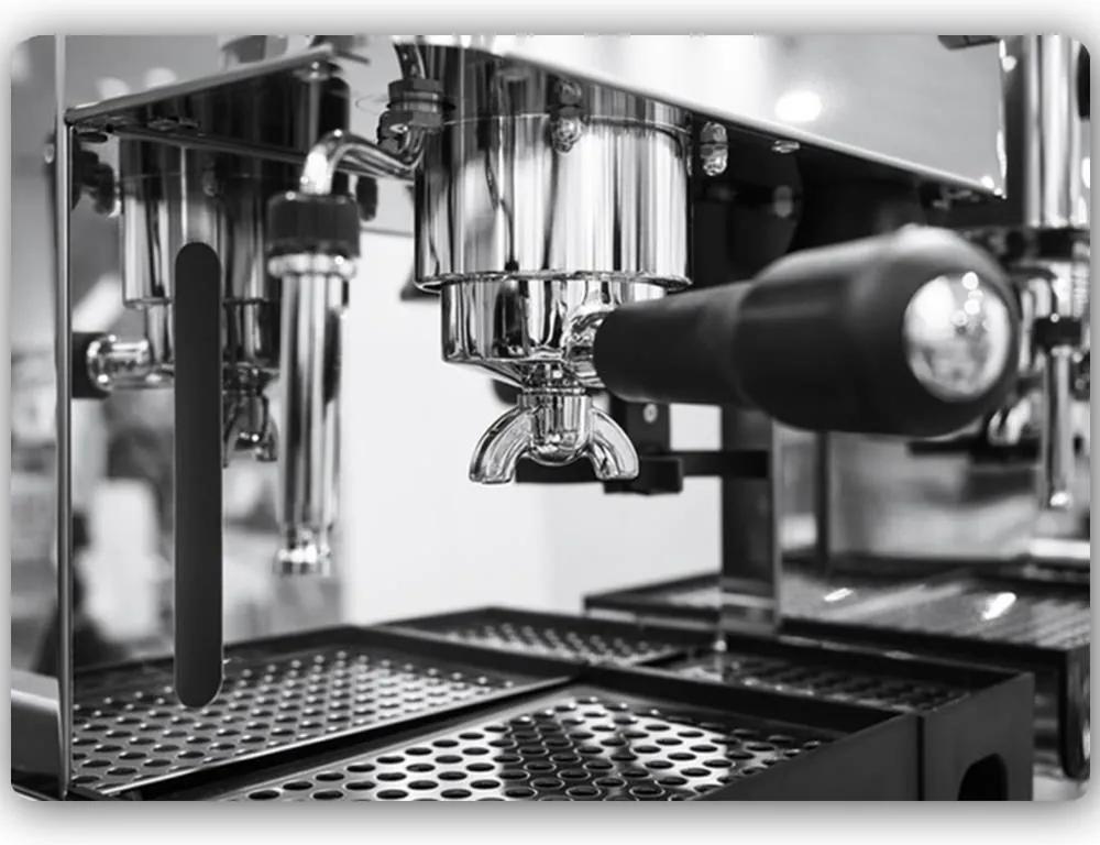 CARO Kovový obraz - Black And White Coffee Machine 40x30 cm