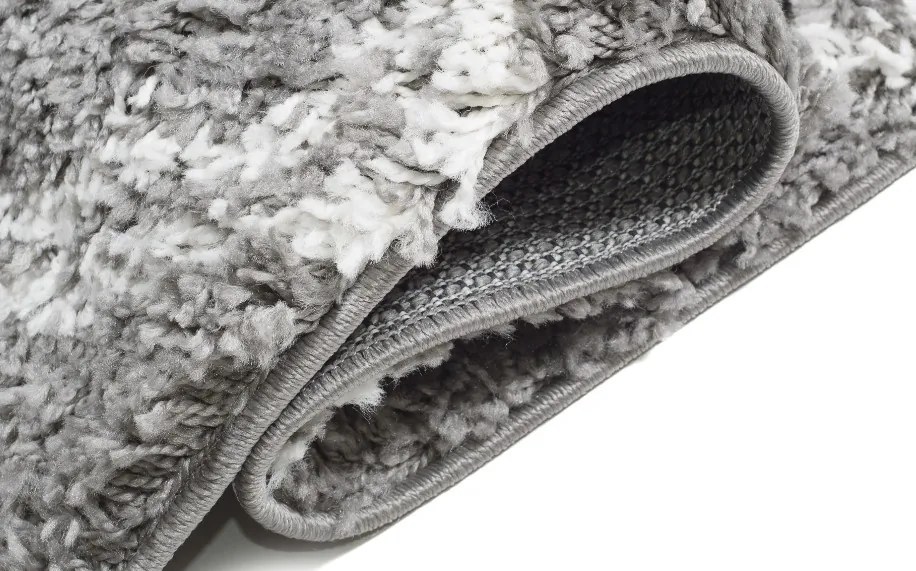 Huňatý šedý vzorovaný behúň Šírka: 100 cm | Dĺžka: 150 cm