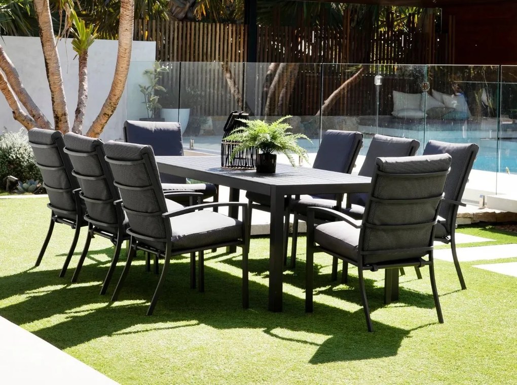 Set MATZO ECLIPSE 220 s rozkladacím stolom a 8 stoličkami