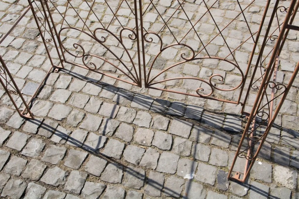 Oblúk na ruže Mel s bránkou - Hnedá antik