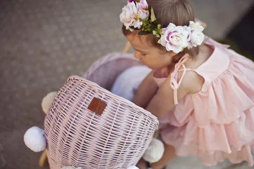 Prútený kočík pre bábiky ružová