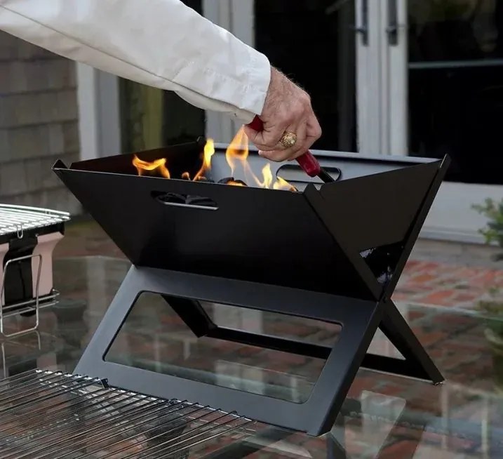 Zaparkorun Kufríkový skladací gril na drevené uhlie BBQcase