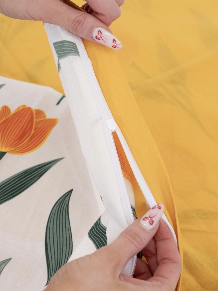 Bavlnená obliečka na vankúš Renforcé 40 × 60 cm - Kvety tulipánov oranžové