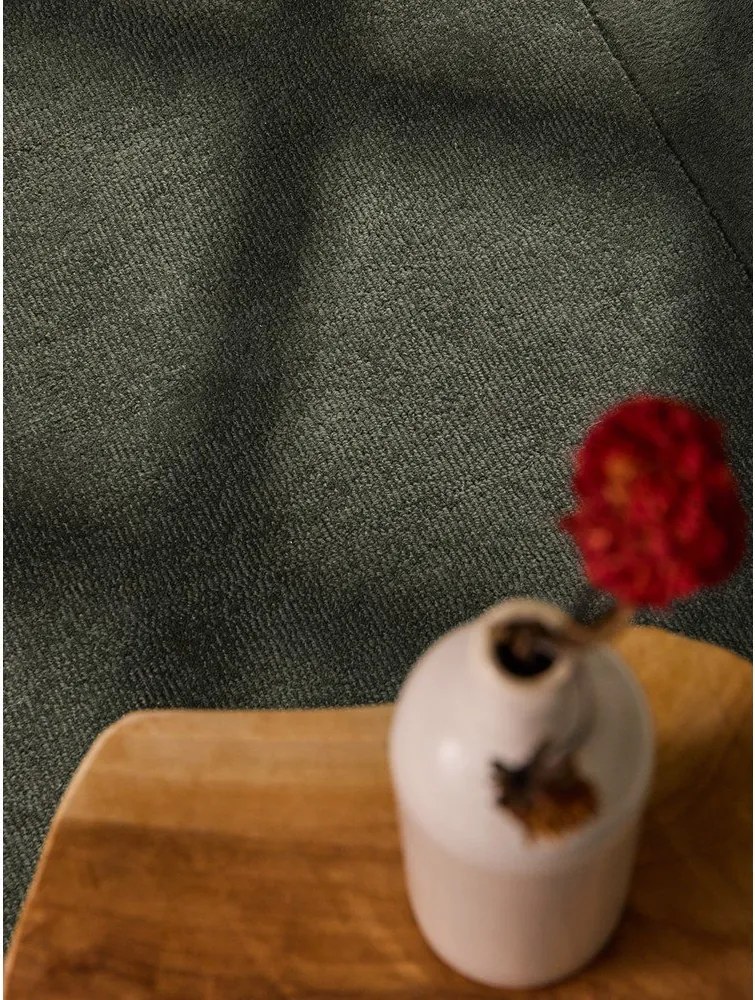 Tmavozelený ručne tkaný koberec s prímesou vlny 200x300 cm Kari – Villeroy&amp;Boch