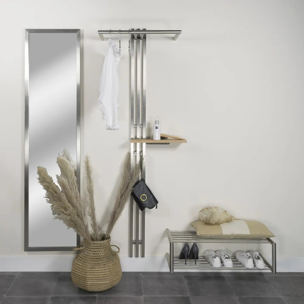 Kovová závesná skrinka na topánky v striebornej farbe 80x23x33,5 cm Soenz – Spinder Design