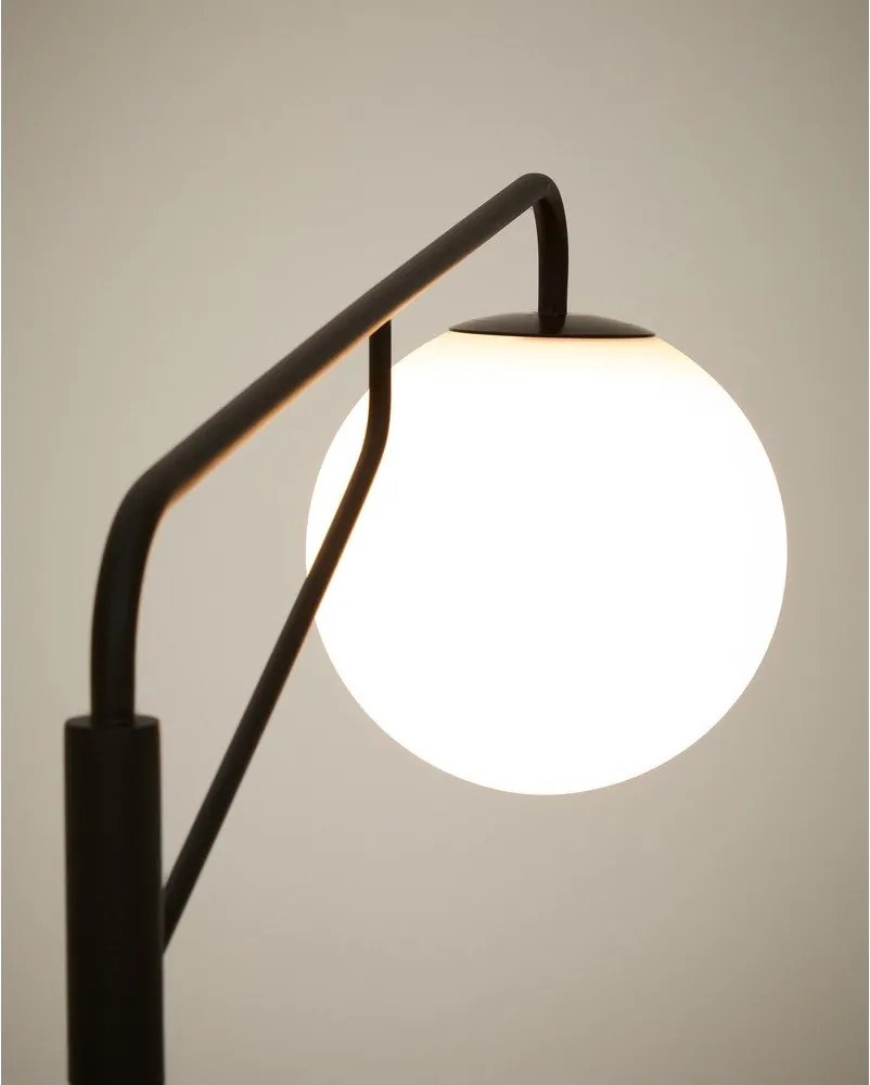 Biela/čierna stojacia lampa so skleneným tienidlom (výška 164 cm) Eilo – Kave Home