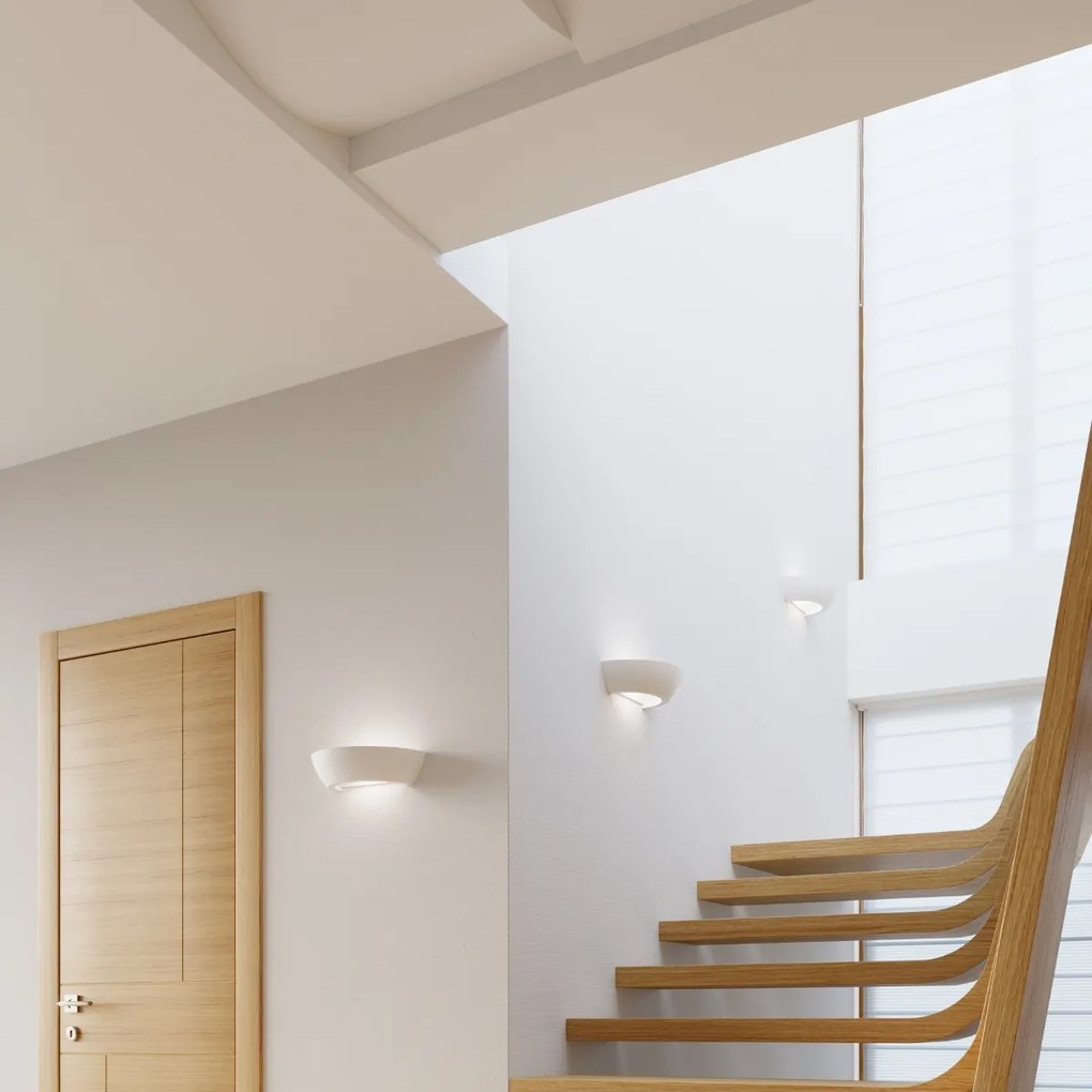 Nástenné svietidlo Oskar, 1x biele keramické tienidlo