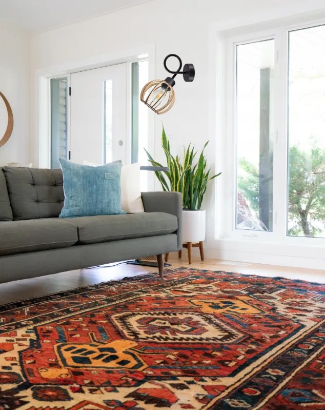 MALÁ ZÁVESNÁ LAMPA LOFT S GUĽOVÝM OBALOM