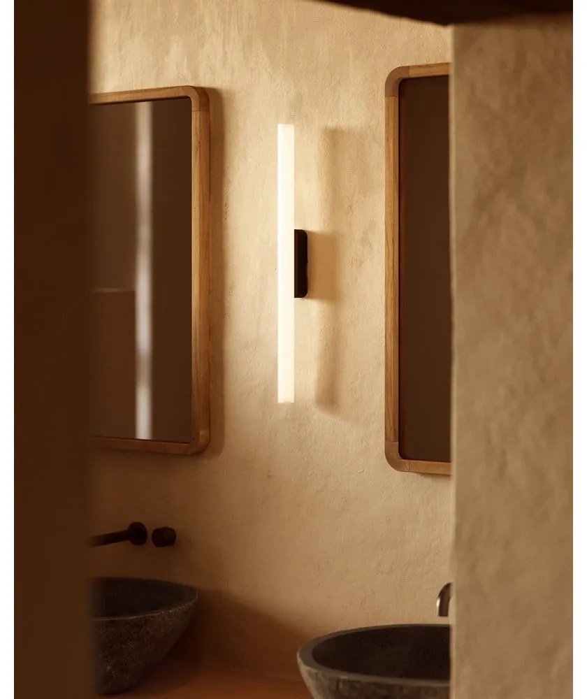 Čierno-biele LED nástenné svietidlo Valquiria – Kave Home