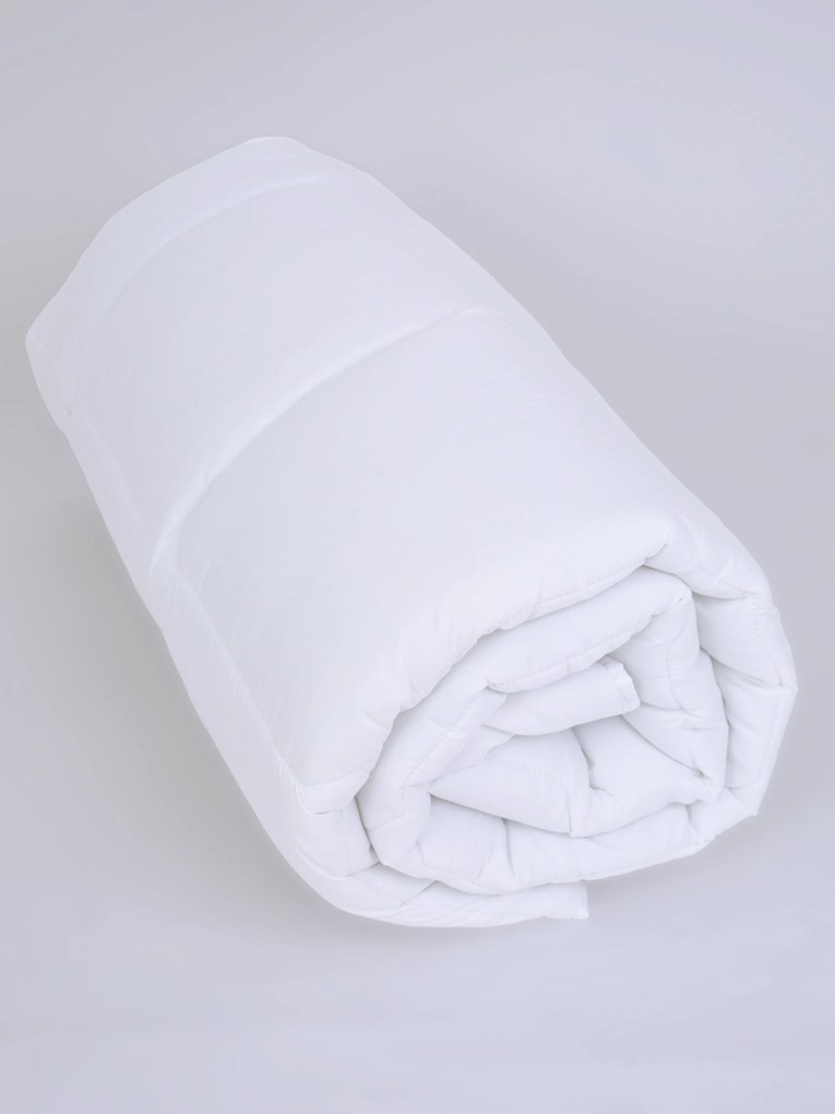 Celoročná prešívaná prikrývka z dutého vlákna Antibacterial - 140 × 200 cm