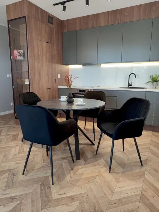 Jedálenská stolička SEVILLA zamatová, čierna