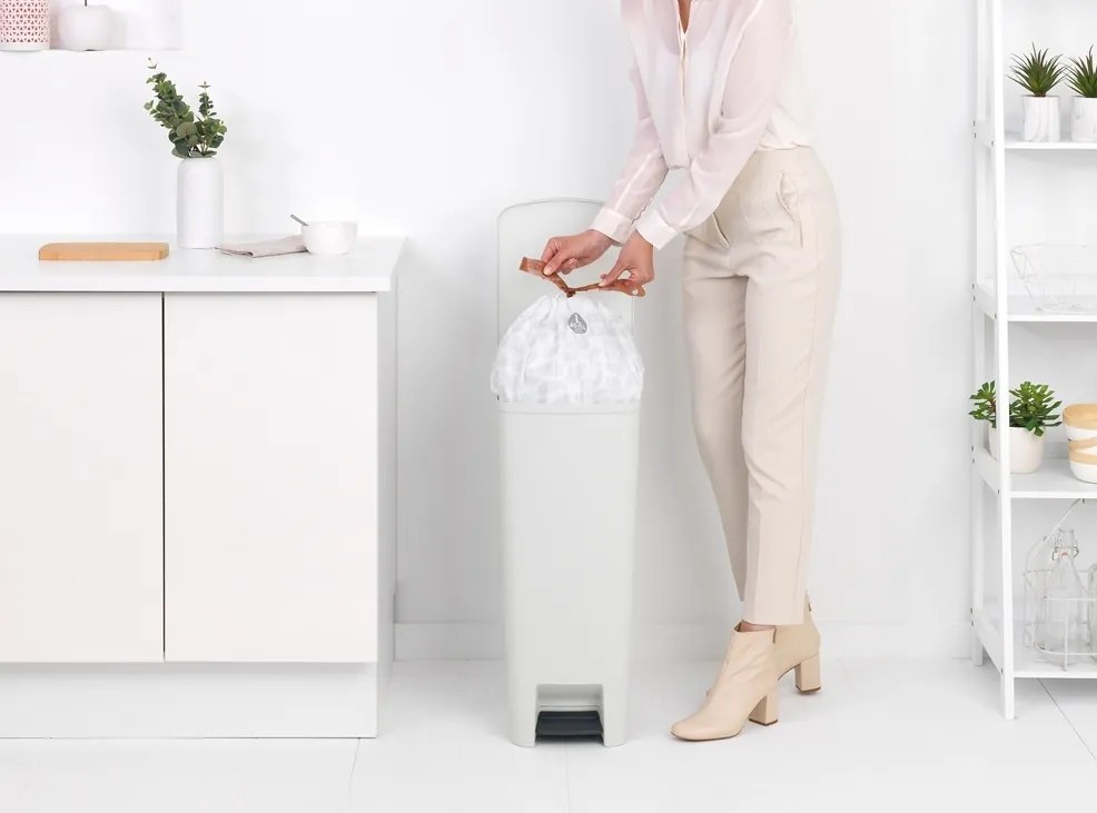 Brabantia Pedálový kôš StepUp 40L svetlo šedý