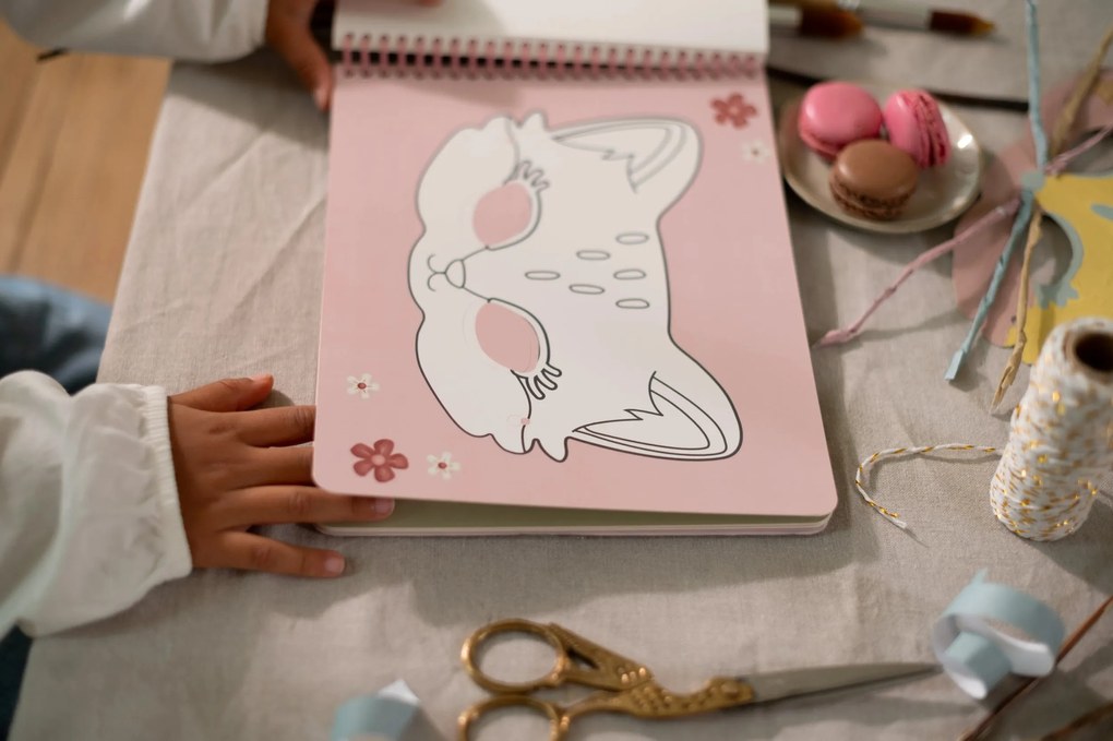 Kniha s vystrihovacími maskami Rosa