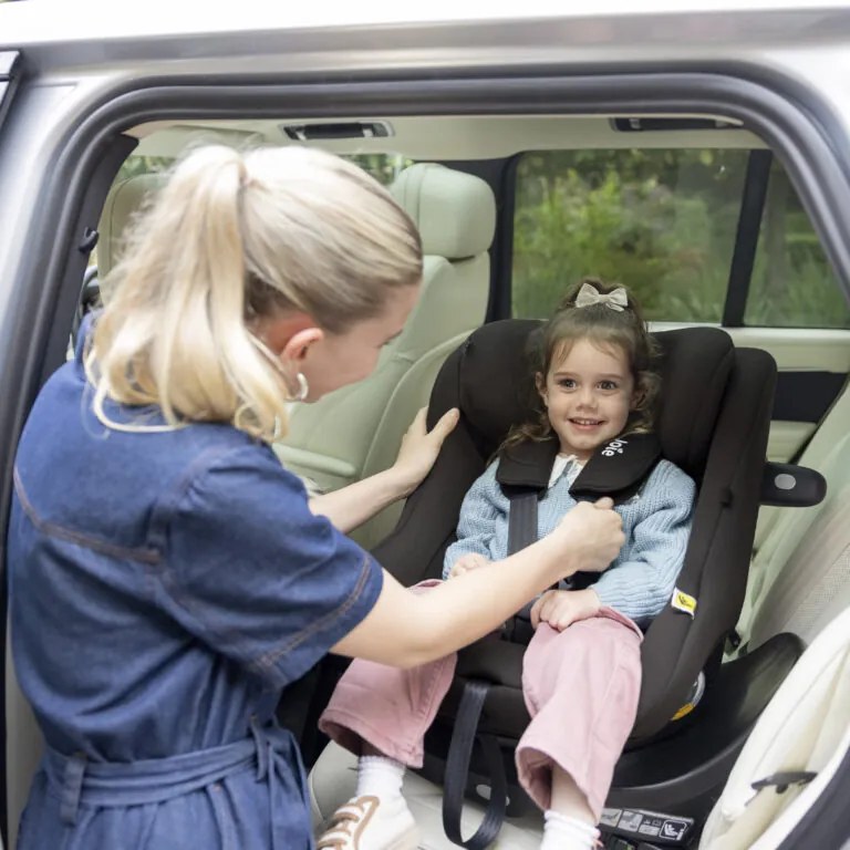 Autosedačka Joie i-PIVOT 360™ 2026 shale