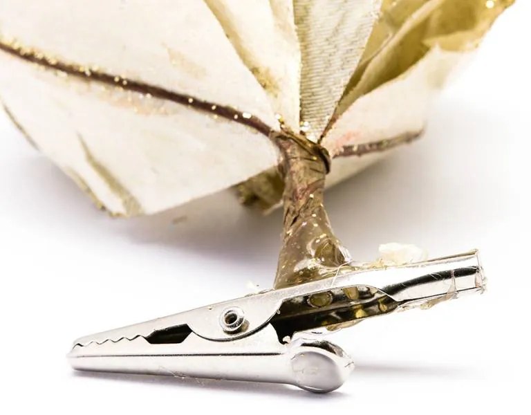 DECOLED Umělá květina se svorkou, krémová, 20 cm