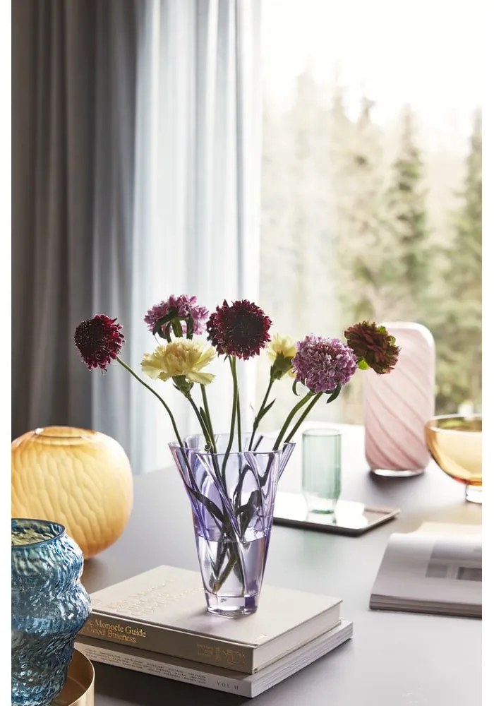 Fialová sklenená ručne vyrobená váza (výška 18 cm) Bloom – Hübsch