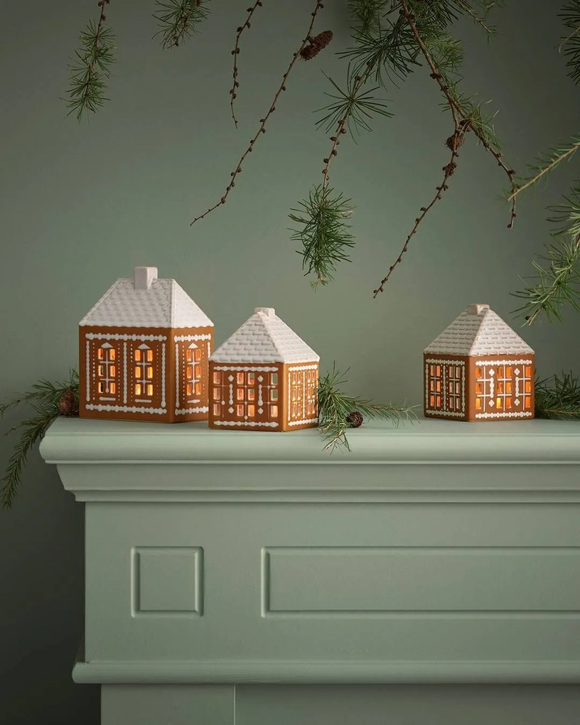 KÄHLER Porcelánový svietnik Gingerbread Lighthouse Medium