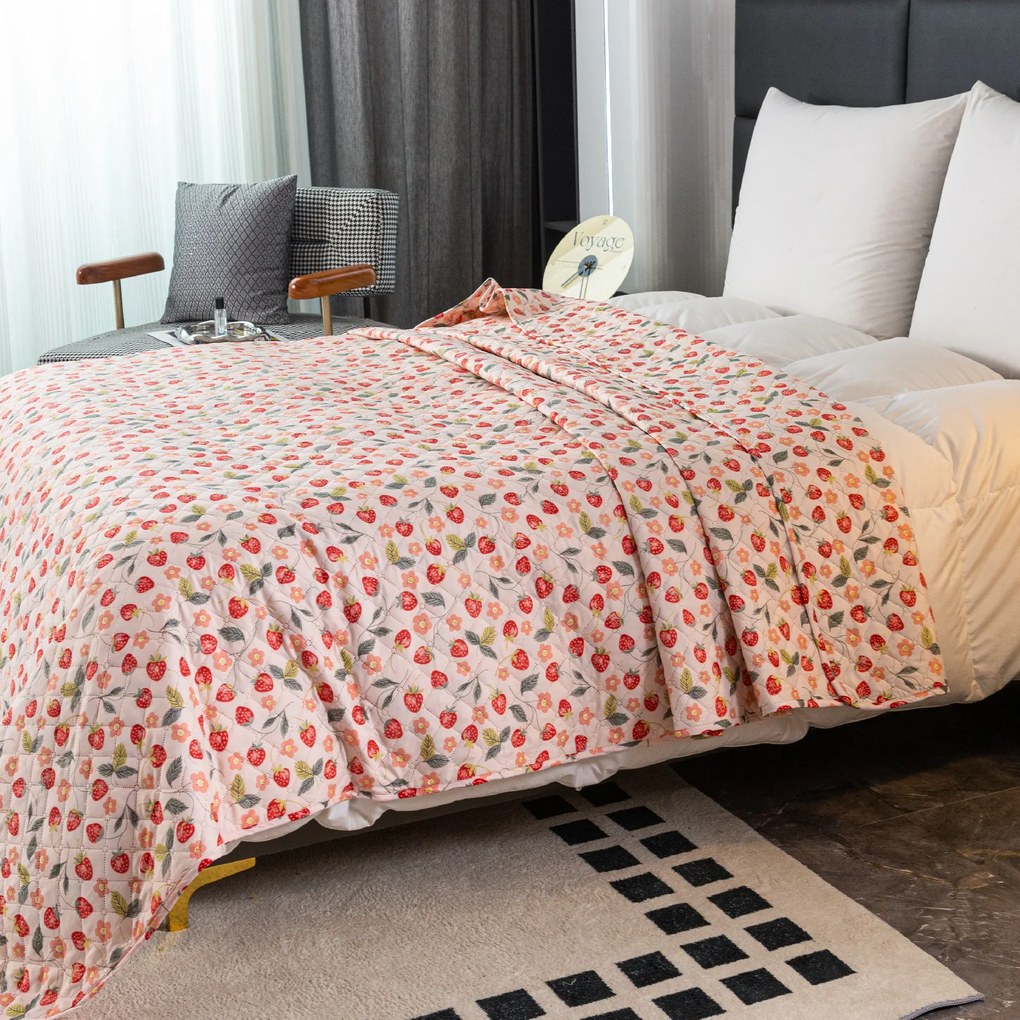 Prehoz na posteľ STRAWBERRY ružový Rozmer: 220 x 240 cm