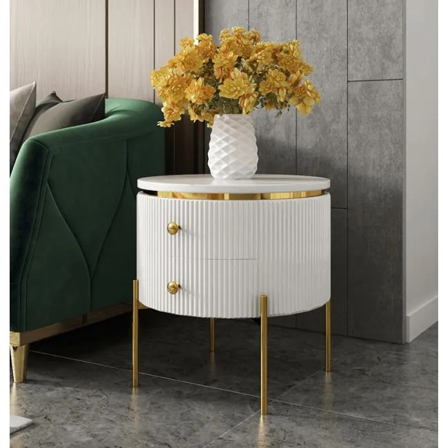 NOČNÝ STOLÍK GASTON BIELY + ZLATÉ NOHY + SYNTETICKÝ MRAMOR