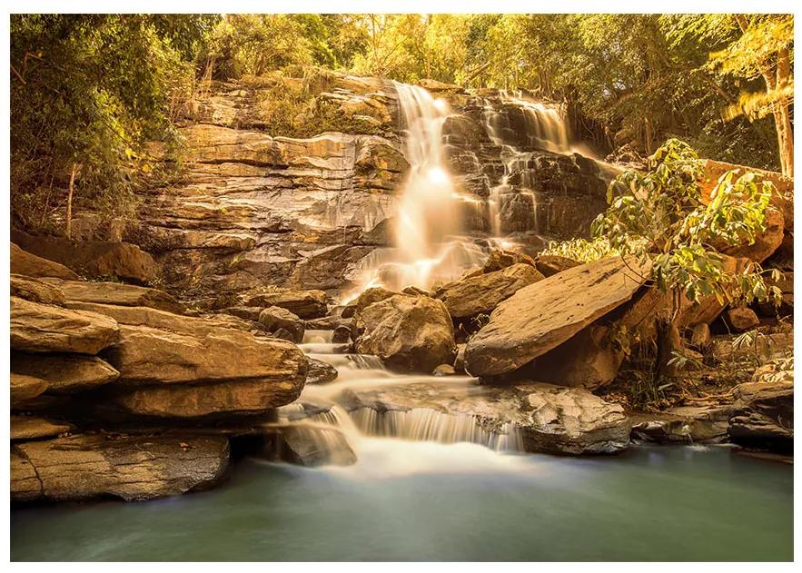 Artgeist Fototapeta - Sunny Waterfall Veľkosť: 150x105, Verzia: Standard