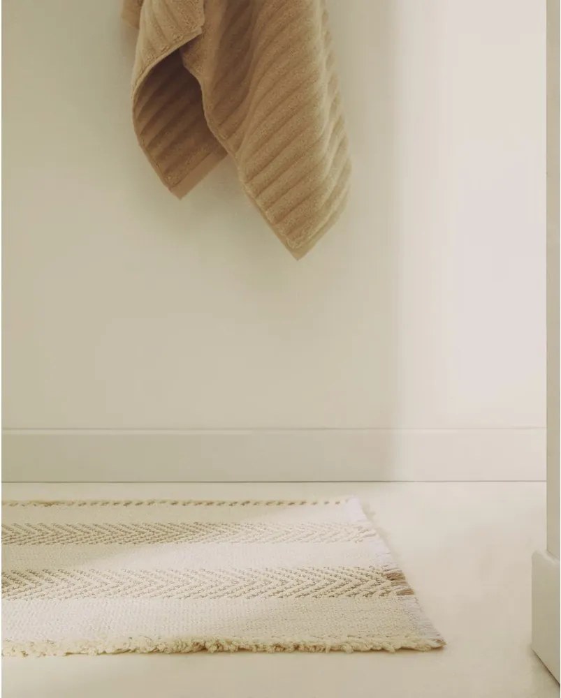 Béžová kúpeľňová predložka 50x70 cm Bina – Kave Home