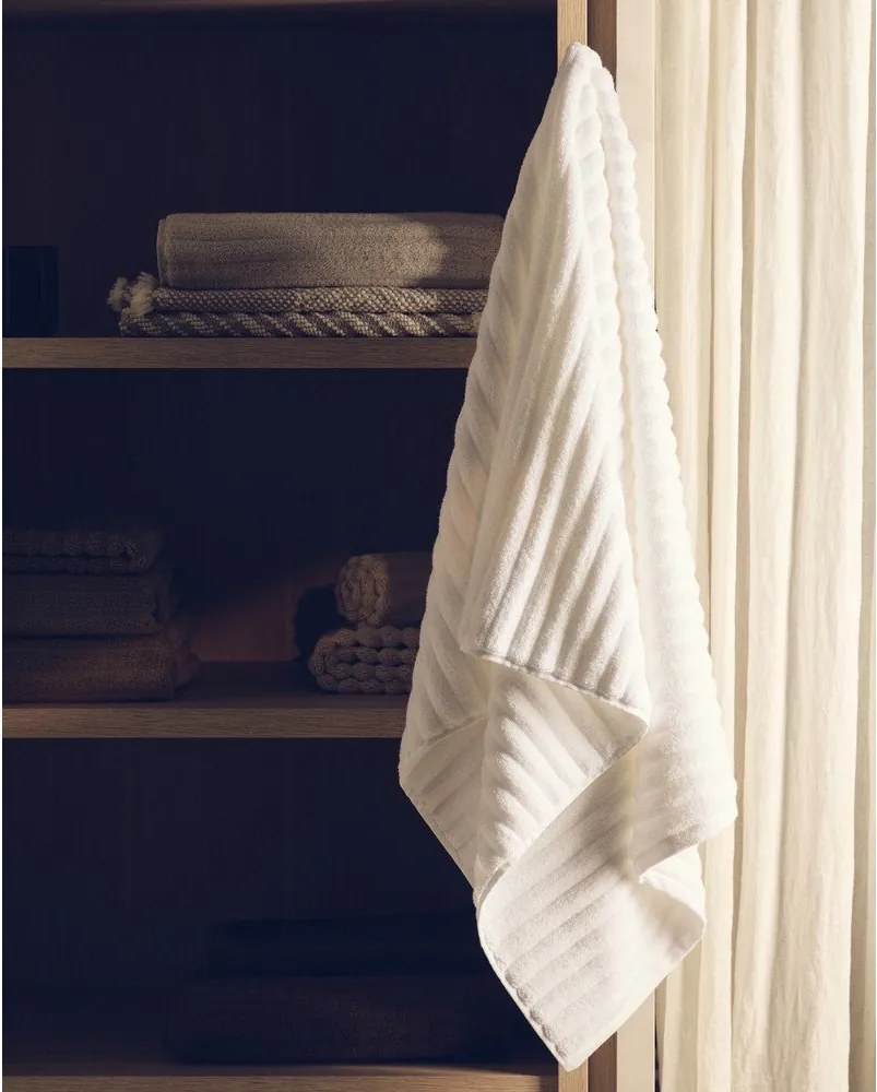 Biela froté bavlnená osuška 70x140 cm Navira – Kave Home