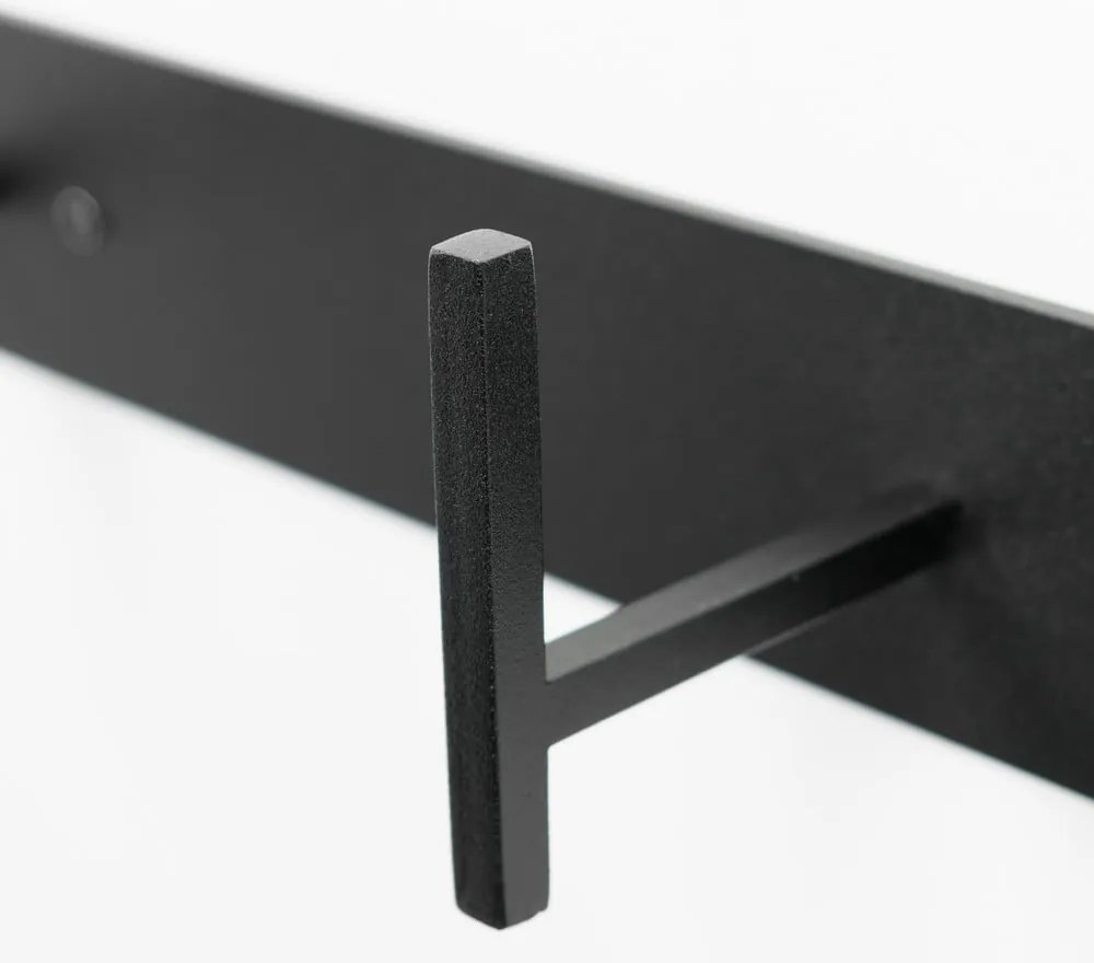 Čierny kovový nástenný vešiak Chapman – Spinder Design