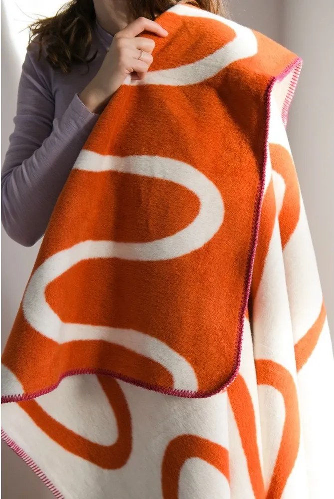 Oranžová deka 150x200 cm Swirl – noo.ma
