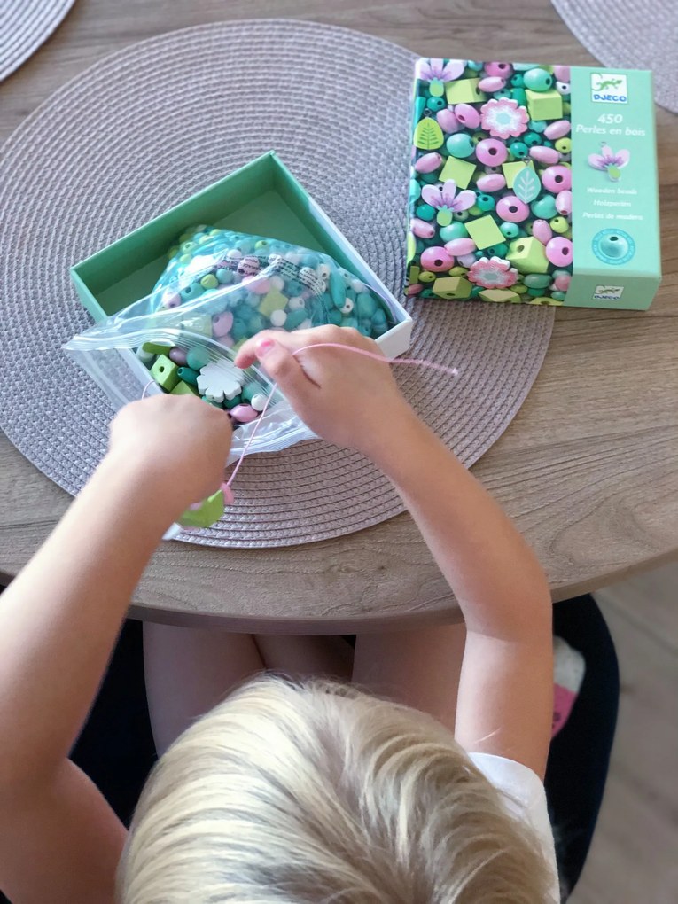 Drevené koráliky – Listy a kvetiny