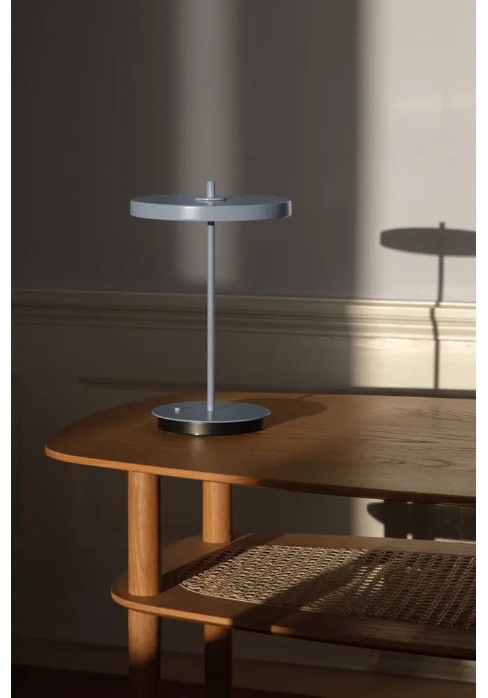 Svetlomodrá kovová LED stolová lampa s kovovým tienidlom (výška 31 cm) Asteria Move – UMAGE