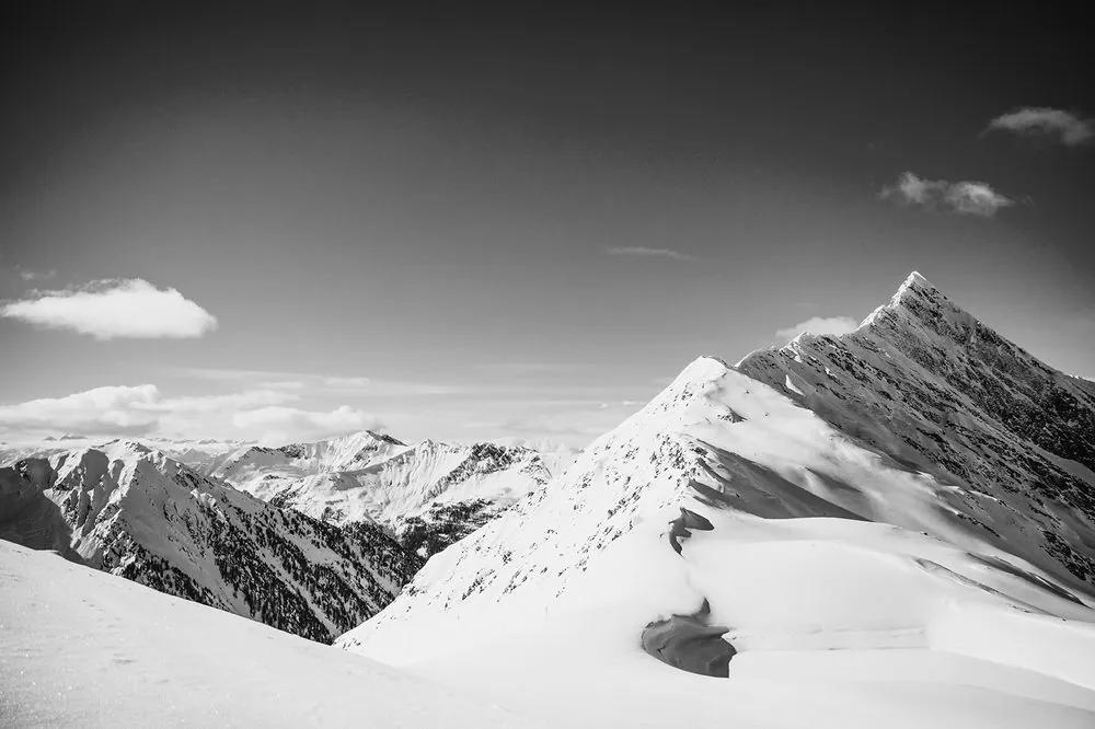 Fototapeta čiernobiele kopce pokryté snehom