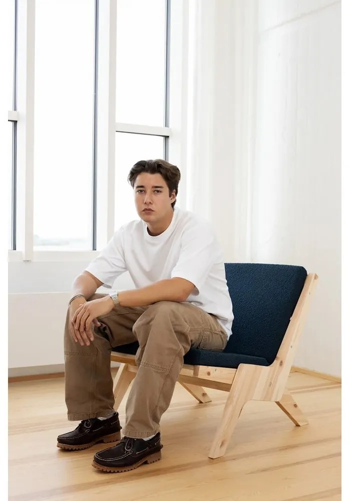 Tmavomodré kreslo Sway – Karup Design