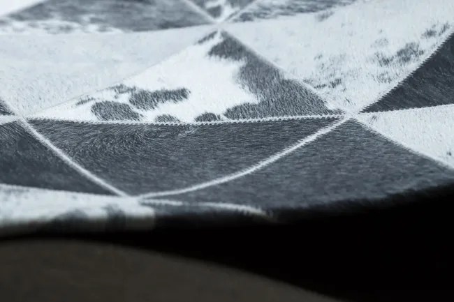 Koberec PATCHWORK 21722 sivý - imitácia kože krava, trojuholníky