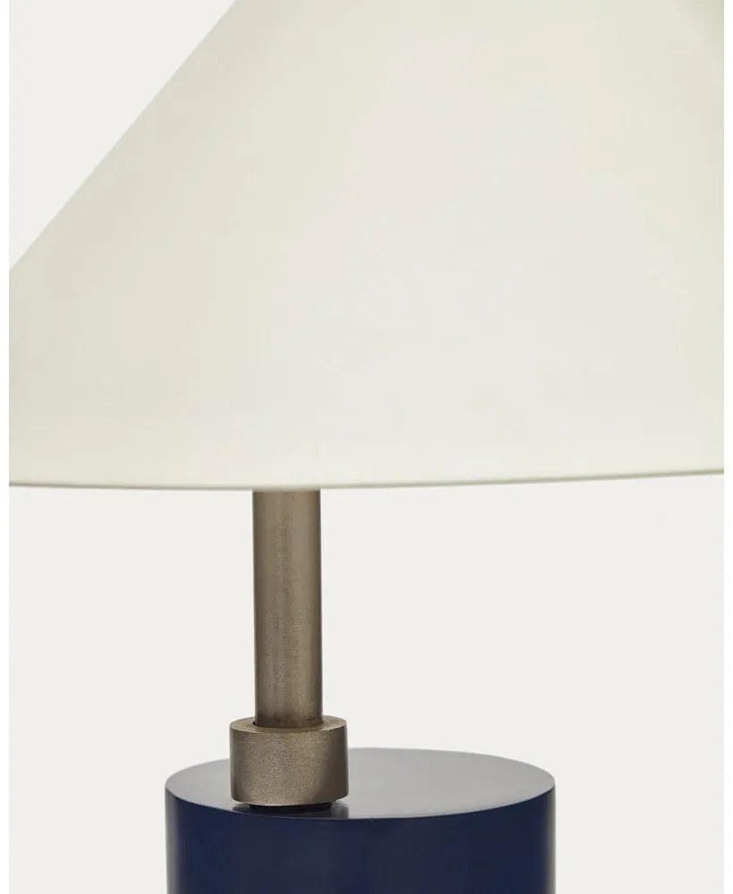 Tmavomodrá stolová lampa s kovovým tienidlom (výška 42 cm) Shiva – Kave Home