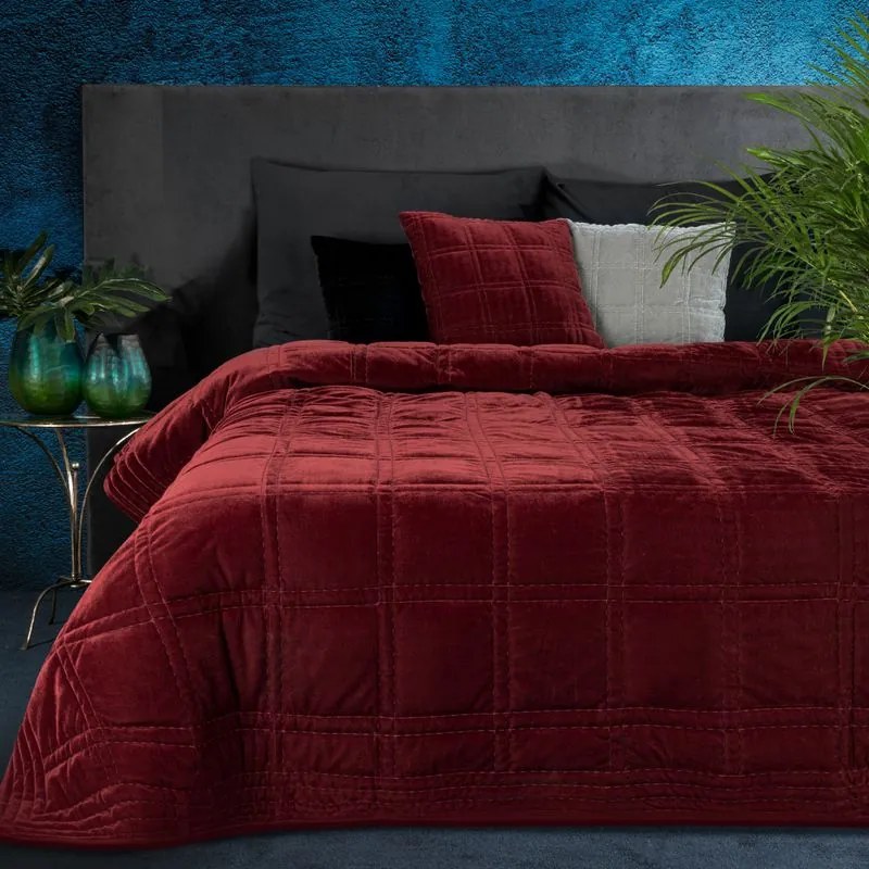 Dekorstudio Luxusný zamatový prehoz na posteľ KRISTIN2 v bordovej farbe Rozmer prehozu (šírka x dĺžka): 170x210cm