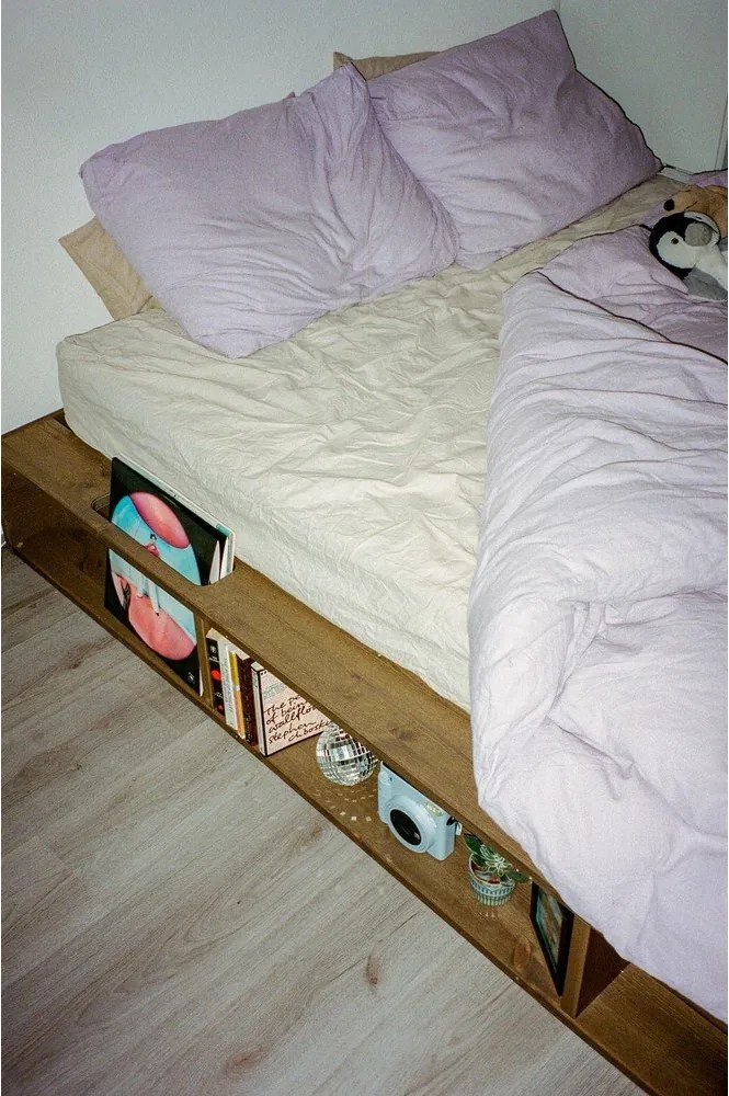 Hnedá dvojlôžková posteľ z borovicového dreva s roštom 160x200 cm Ziggy – Karup Design