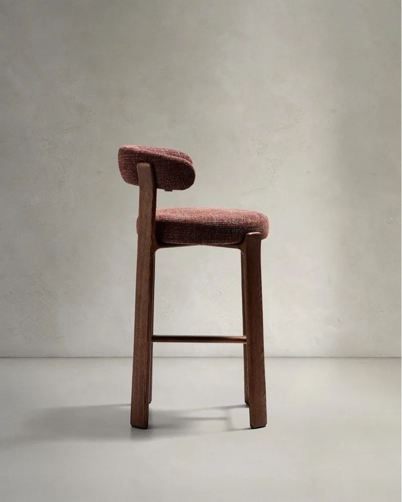 Hnedá/v tmavo prírodnej farbe barová stolička z jaseňového dreva (výška sedadla 75 cm) Granite – Kave Home