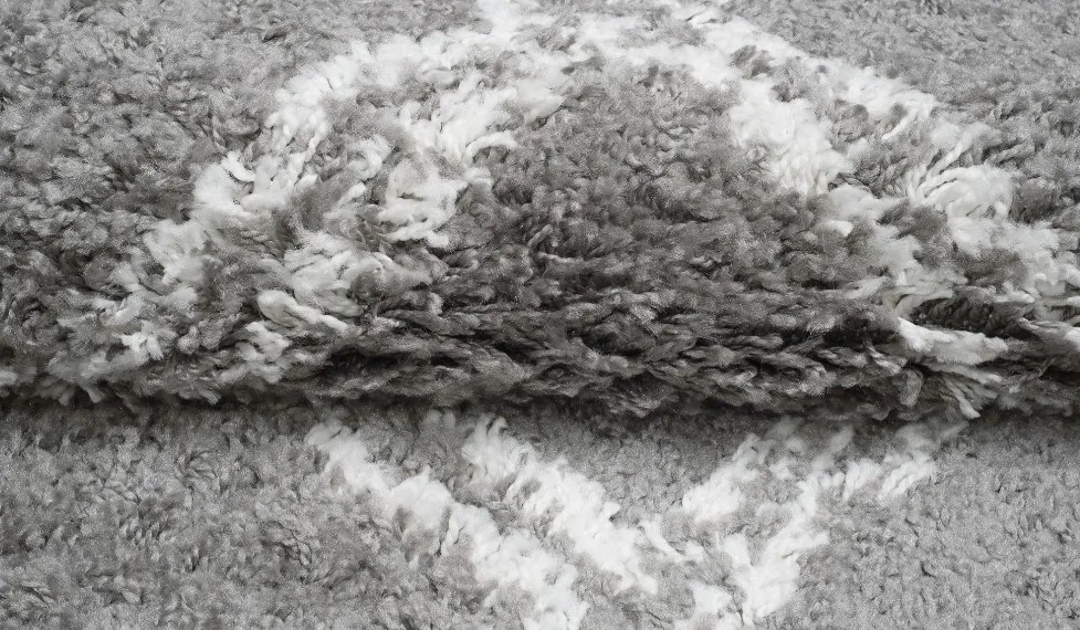 Huňatý šedý vzorovaný behúň Šírka: 100 cm | Dĺžka: 250 cm