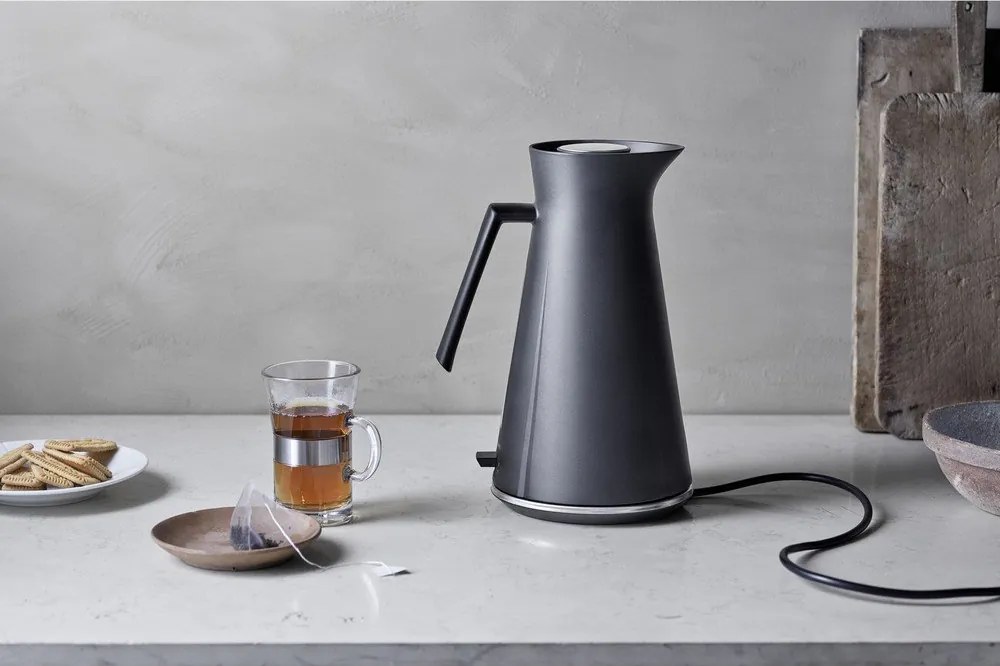 Čierna rýchlovarná kanvica 1,4 l Grand Cru – Rosendahl